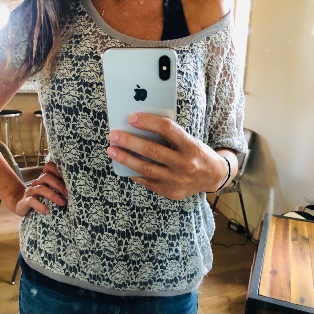 🌺 Sheer and lacy Khloe top